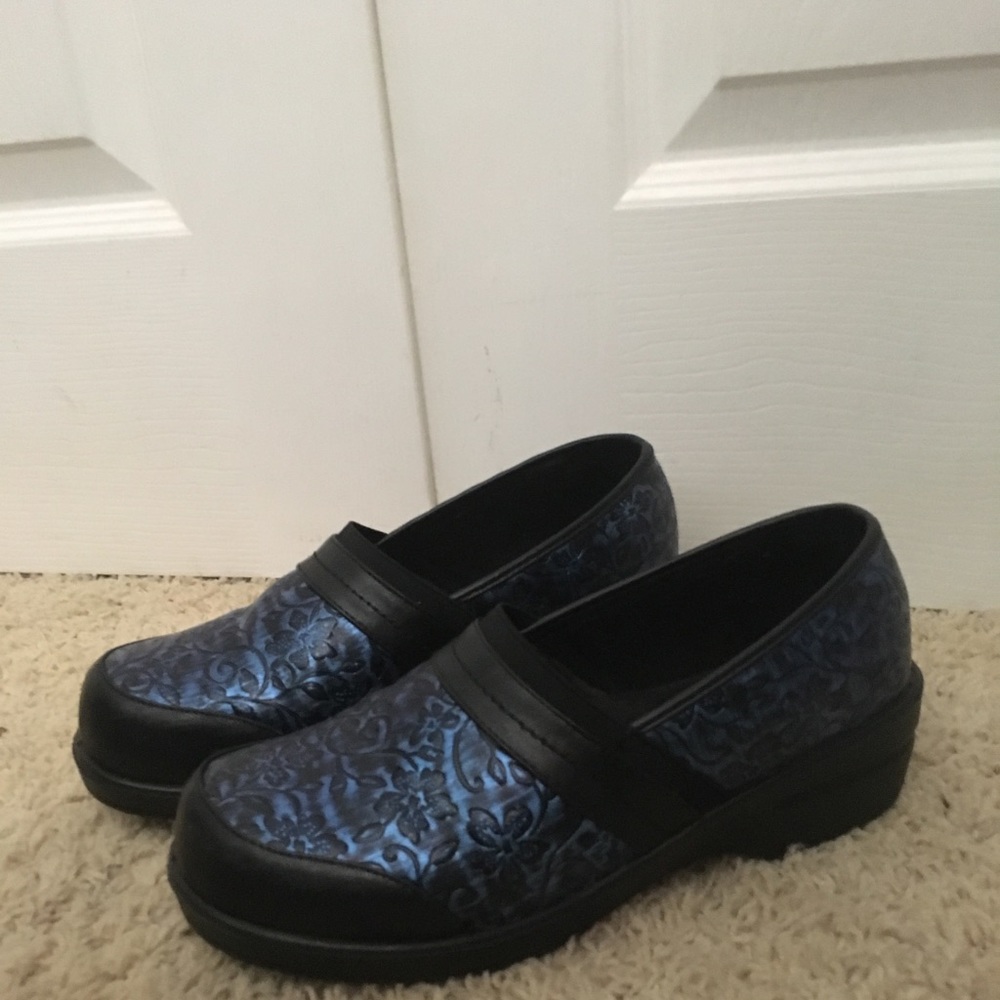 Easy Street Women’s Clogs